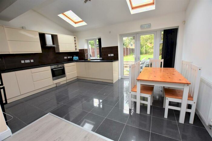 3 Bedroom House To Rent In Warwards Lane, Birmingham, B29