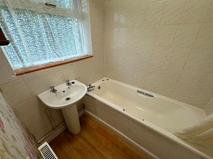 3 Bedroom Terraced House For Sale In Colesbourne Road, Solihull, B92