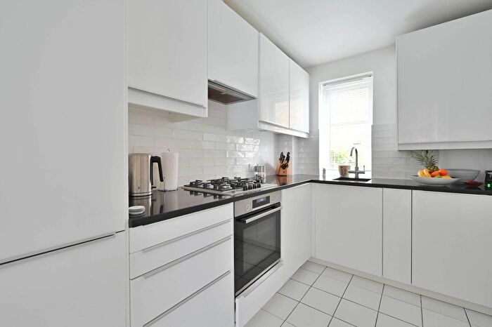 1 Bedroom Flat For Sale In Manorgate Road, Kingston, Kingston Upon Thames, KT2