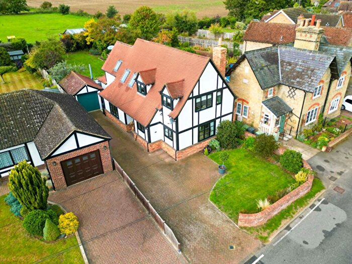 4 Bedroom Detached House For Sale In Rectory Road, Campton, Shefford, SG17