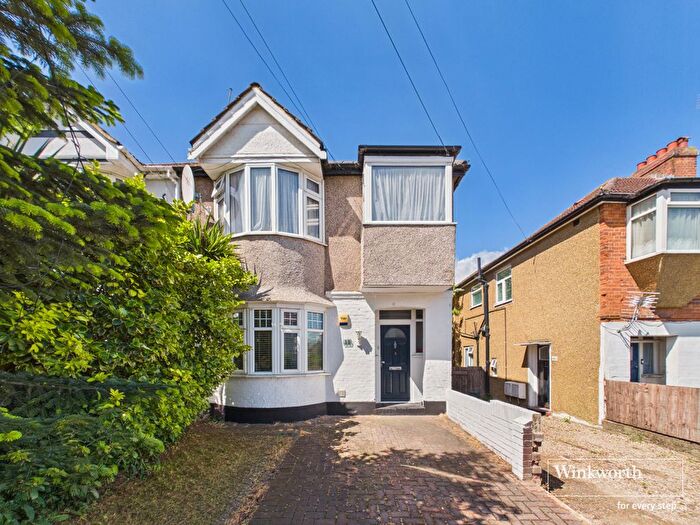 2 Bedroom Flat For Sale In Townsend Lane, Kingsbury, London, NW9