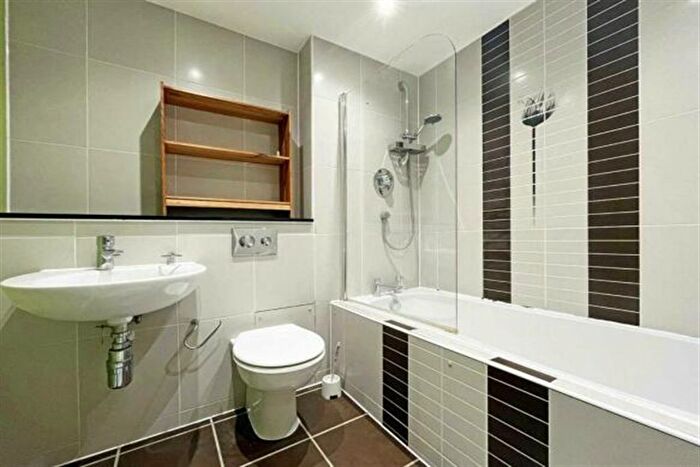 1 Bedroom Flat To Rent In Park Royal, Agate Close, Ealing, London, NW10