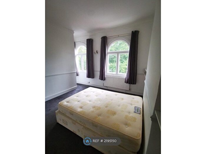 3 Bedroom Flat To Rent In Cawnpore Street, London, SE19