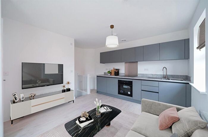 2 Bedroom Town House To Rent In Iris Crescent, Seacroft, LS14