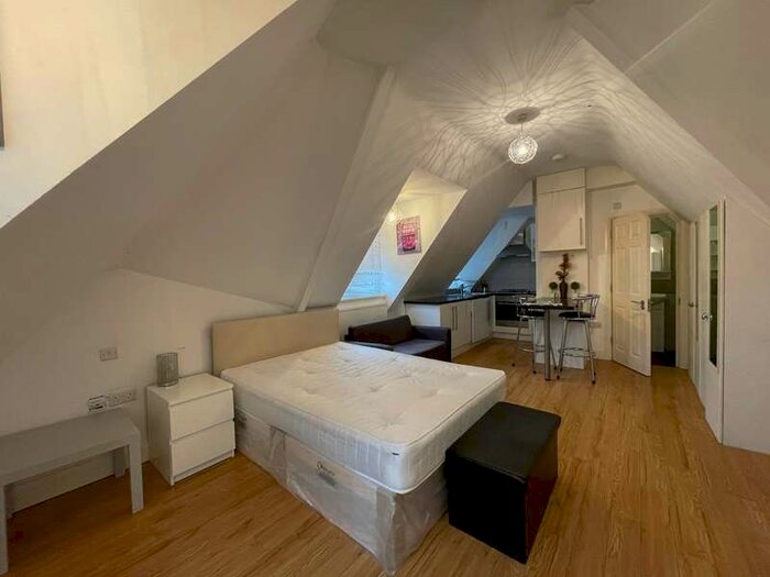 1 Bedroom Flat To Rent In High Road, Harrow Weald, Harrow, HA3