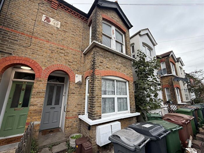1 Bedroom Flat To Rent In Stanley Road, Chingford, E4