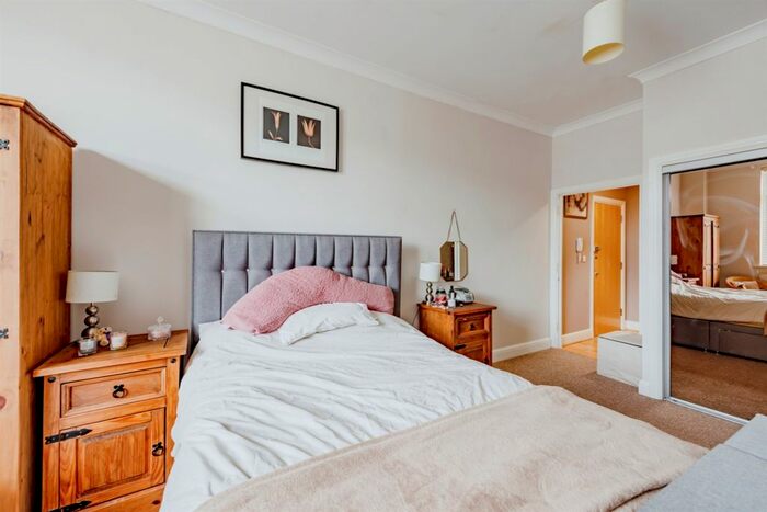 1 Bedroom Flat For Sale In Lumley Road, Horley, RH6