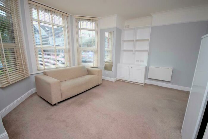 Flat To Rent In Lichfield Grove, Finchley, N3