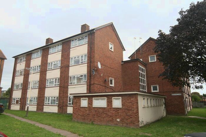2 Bedroom Flat To Rent In Newmarket Avenue, Northolt, UB5