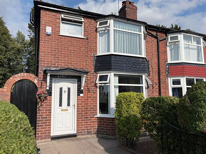 3 Bedroom Semi-Detached House For Sale In Shelley Grove, Droylsden, Manchester, M43