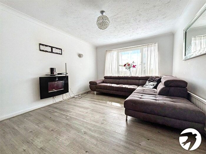 2 Bedroom Maisonette To Rent In Weardale Avenue, Dartford, Kent, DA2