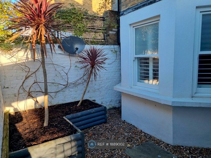 2 Bedroom Flat To Rent In Whiteley Road, London, SE19