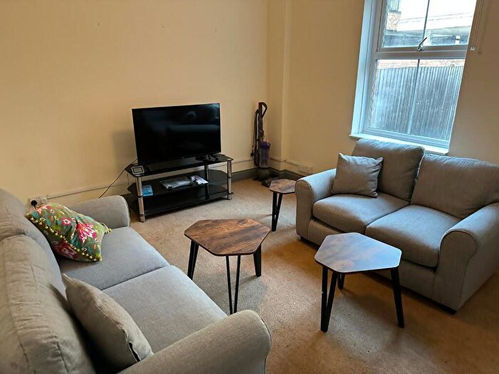 5 Bedroom Terraced House To Rent In Talbot Road, Abington, Northampton, NN1