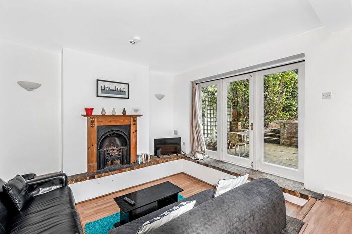 1 Bedroom Flat To Rent In Cambridge Road North, Gunnersbury, Chiswick, W4