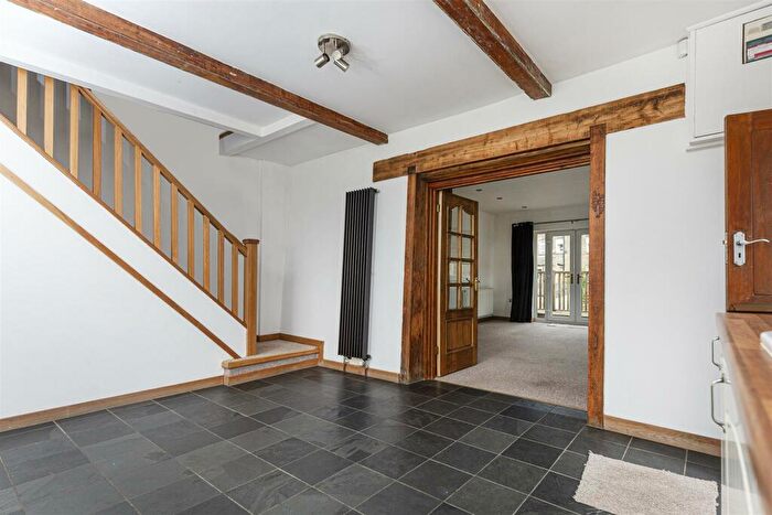 2 Bedroom Cottage For Sale In Upper Hirst, Mount, Huddersfield, HD3