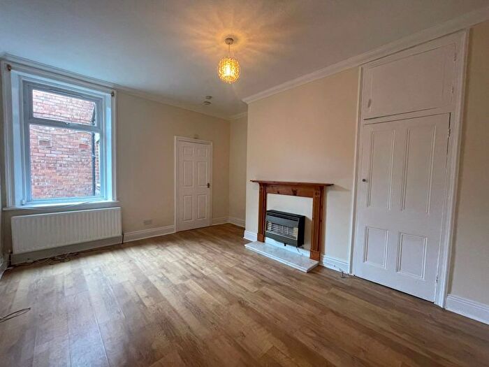 2 Bedroom Flat To Rent In York Street, Pelaw, Gateshead, NE10