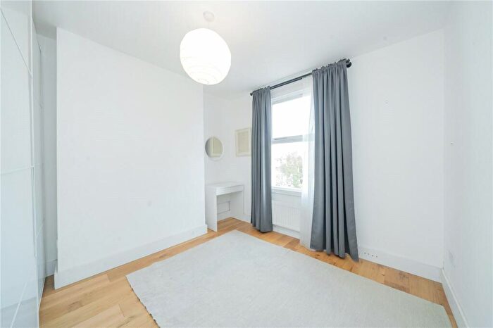2 Bedroom Apartment To Rent In Grafton Road, London, NW5