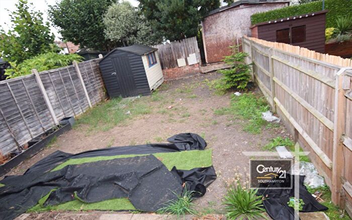 3 Bedroom Flat To Rent In |Ref: |, Hazeleigh Avenue, Southampton, SO19