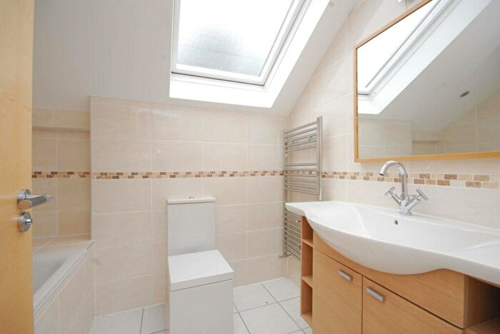 3 Bedroom Flat To Rent In Moray Mews, Finsbury Park, London, N7