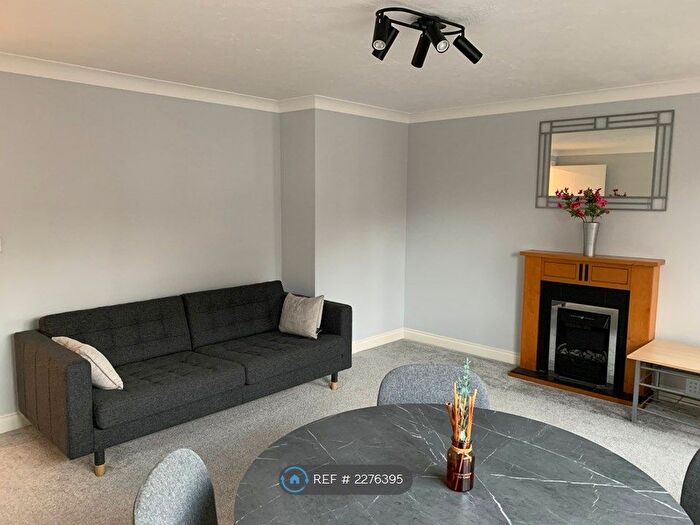 2 Bedroom Flat To Rent In Kings Oak Court, Reading, RG1