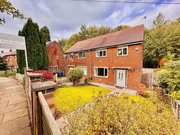 3 Bedroom Semi-Detached House For Sale In Danwood Close, Denton, Manchester, M34