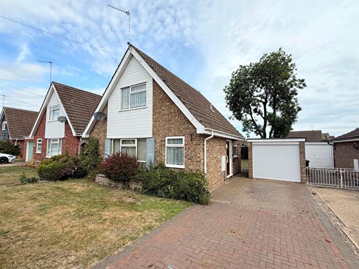 3 Bedroom Chalet For Sale In Appleton Drive, Ormesby, NR29