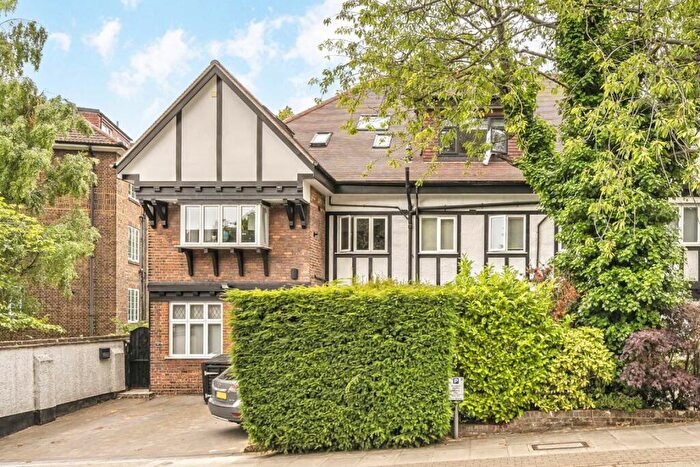 2 Bedroom Flat To Rent In West Heath Road, London, NW3