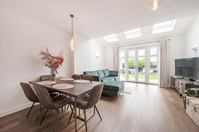 3 Bedroom Semi-Detached House For Sale In Van Brugh Avenue, Coulsdon, CR5