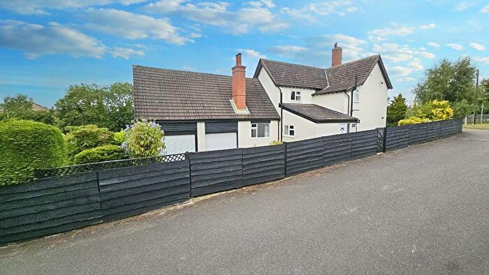 5 Bedroom Detached House For Sale In London Road, Roade, Northampton, NN7