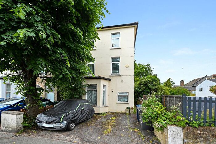 3 Bedroom Flat For Sale In Lichfield Road, London, NW2