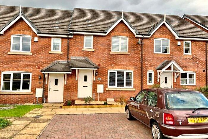 3 Bedroom Semi-Detached House To Rent In Redmires Close, Walsall, WS4