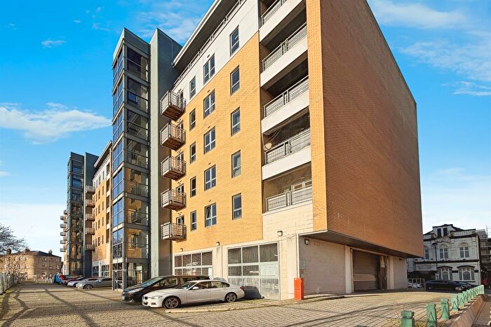 2 Bedroom Flat For Sale In Dock Street, Hull, HU1