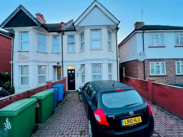 Studio To Rent In Harrow View, Harrow, HA1