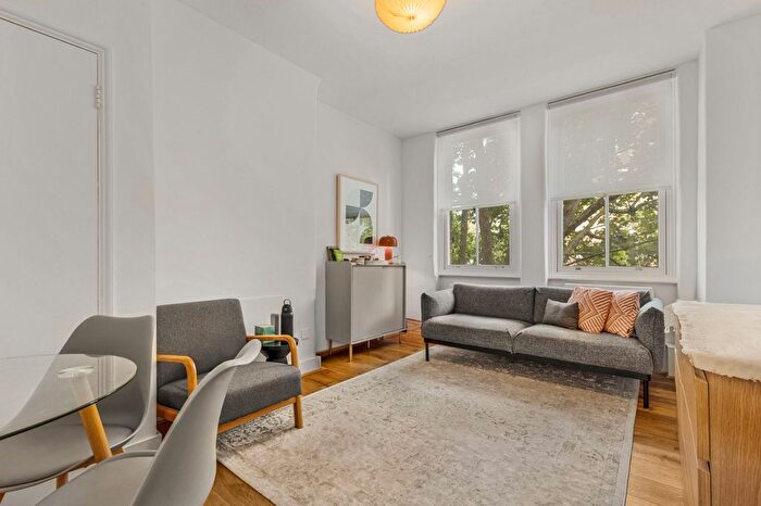1 Bedroom Flat To Rent In Holsworthy Square, Elm Street, WC1X