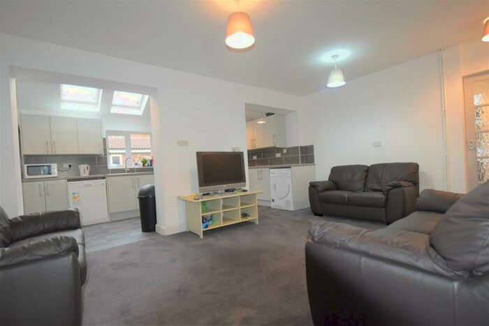 3 Bedroom Detached House To Rent In Bedroom House Share Available In A Double Bedroom Detached Student House, Bills Package, Free Ultrafast M Broadba, B29