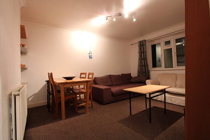 3 Bedroom Flat To Rent In Tamworth Lane, Mitcham, CR4