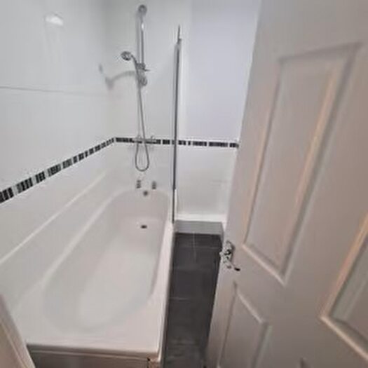 6 Bedroom Semi-Detached House To Rent In Winston Mount, Leeds, West Yorkshire, LS6