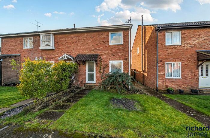3 Bedroom End Terrace House For Sale In Chalgrove Field, Freshbrook, Swindon, SN5
