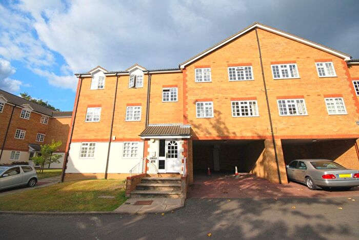 2 Bedroom Flat To Rent In Hanson Close, Beckenham, BR3