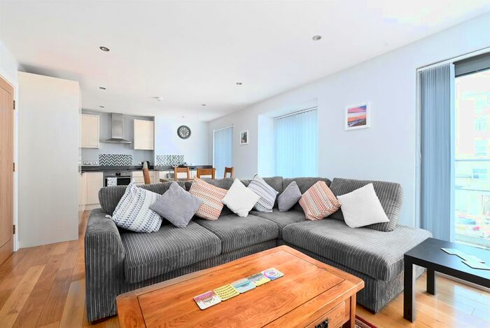 2 Bedroom Flat To Rent In St. James's Street, Brighton, BN2