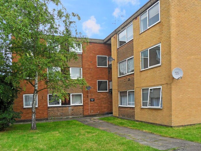 2 Bedroom Flat To Rent In Bishops Walk, Aylesbury, HP21
