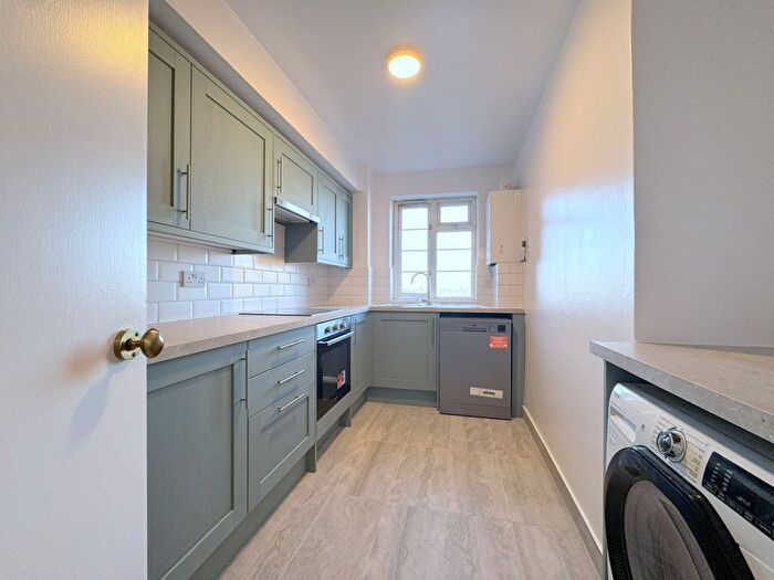 2 Bedroom Flat To Rent In Ashford Court, Ashford Road, London, NW2