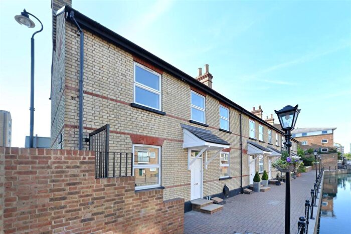 4 Bedroom End Of Terrace House To Rent In Albert Mews, Limehouse, London, E14