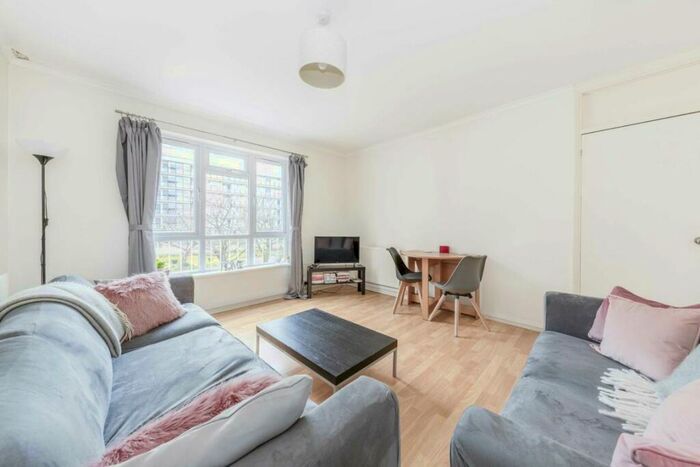 2 Bedroom Flat To Rent In Hydethorpe Road, Balham, SW12