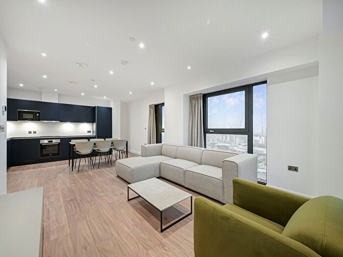 3 Bedroom Flat To Rent In Uncle, Victoria Road, W3