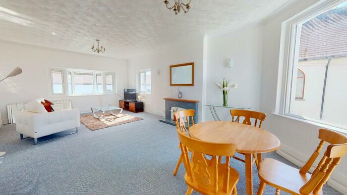 3 Bedroom Flat To Rent In Beulah Road, Rhiwbina, Cardiff, CF14