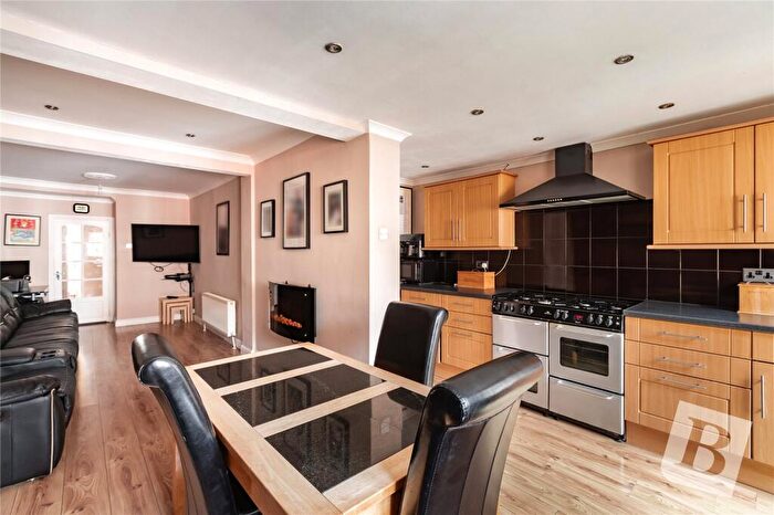 4 Bedroom End Of Terrace House For Sale In Pier Road, Northfleet, Gravesend, Kent, DA11