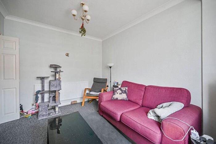 2 Bedroom Property For Sale In Queens Road, Wood Green, London, N11