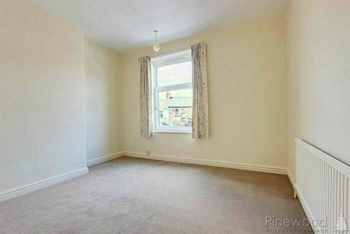 2 Bedroom End Of Terrace House To Rent In Derby Road, Chesterfield, Derbyshire, S40