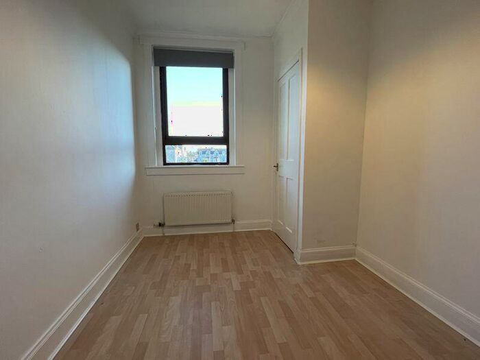 3 Bedroom Flat To Rent In Broomyknowe Drive, Deans, Livingston, EH54